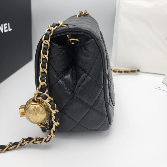 Excellent condition 2022 authentic Chanel 22B square mini Pearl Crush - Picture 10 of 17